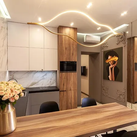 Royal On Gorodotska 33 Street * Lviv