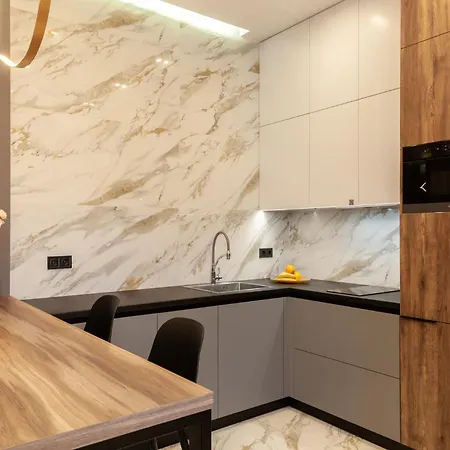 Royal On Gorodotska 33 Street